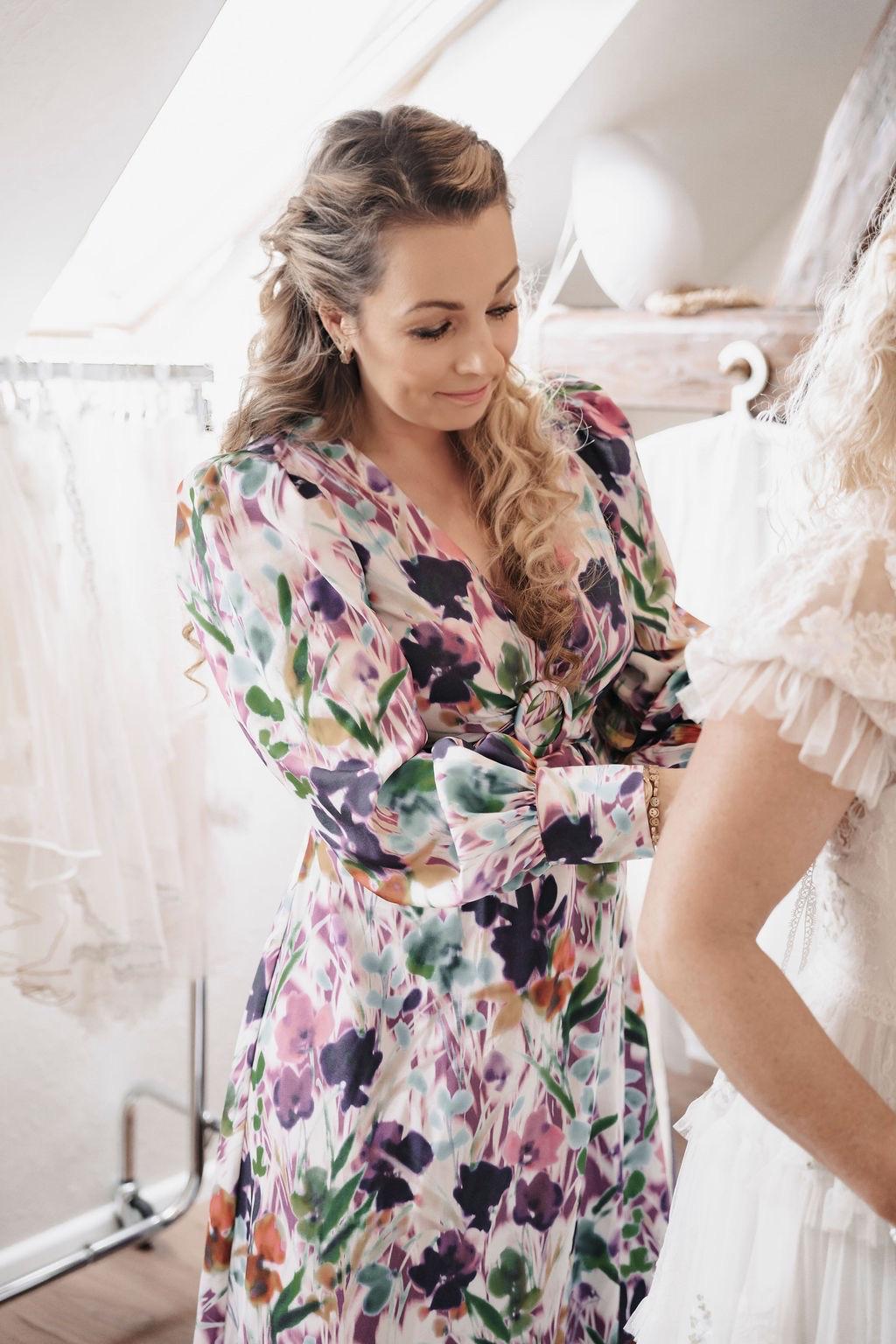 Elegantes langes Brautkleid
